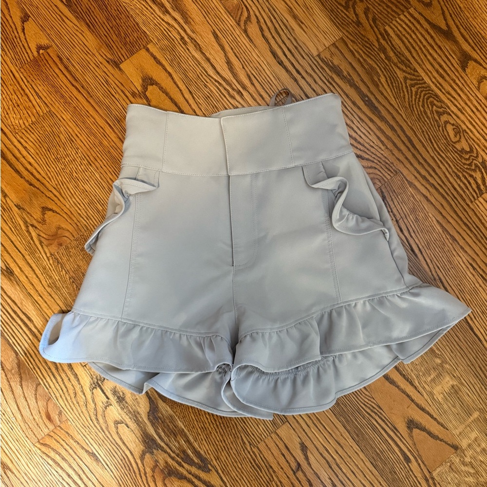LIZ LISA Light Gray High Waist Ruffle Shorts | 0